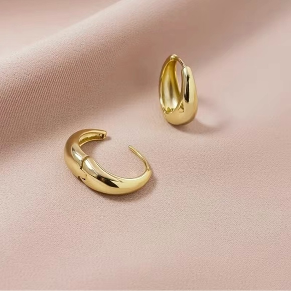 New Luxury 18k Gold Plated Small Hoop Earrings - Picture 2 of 7
